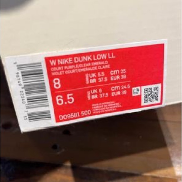 Women’s Nike dunk low Lisa Leslie’s - Picture 4 of 5